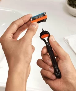 Gillette Fusion5 Scheermesjes Voor Mannen - 8 Navulmesjes -NIVEA Shop 550x549 87