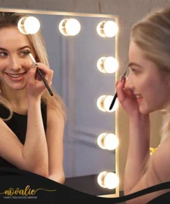Novalie Hollywood Spiegel Met Verlichting - 65 Cm X 50 Cm - Make Up Spiegel Met Led Lampen – Visagie – Dimbaar / 3 Lichtstanden – Voor Hem / Haar Cadeau – 10x Vergroting – Met Tru-Daylight Verlichting – Wit -NIVEA Shop 550x550 1679