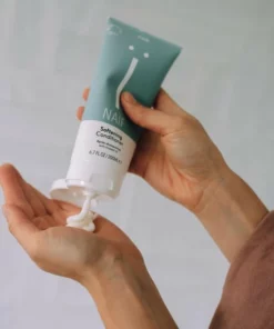 Naïf Shampoo & Conditioner - Haarverzorging - Voordeelverpakking - 2 X 200ml - Met Natuurlijke Ingrediënten -NIVEA Shop 550x829