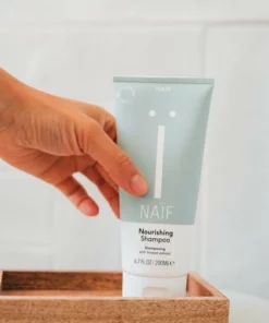 Naïf Shampoo & Conditioner - Haarverzorging - Voordeelverpakking - 2 X 200ml - Met Natuurlijke Ingrediënten -NIVEA Shop 550x837 1